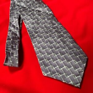 Signorcelli silk tie.